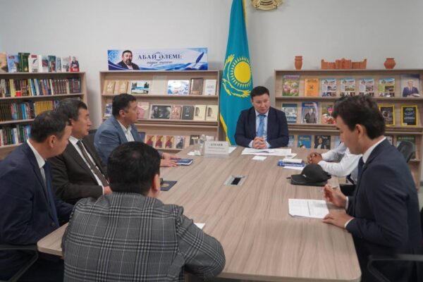 Түркістан облысы әкімінің орынбасары тұрғындарды қабылдады