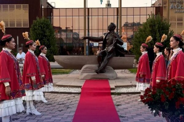 Түркістанда Шәмші Қалдаяқовты еске алу шарасы өтті