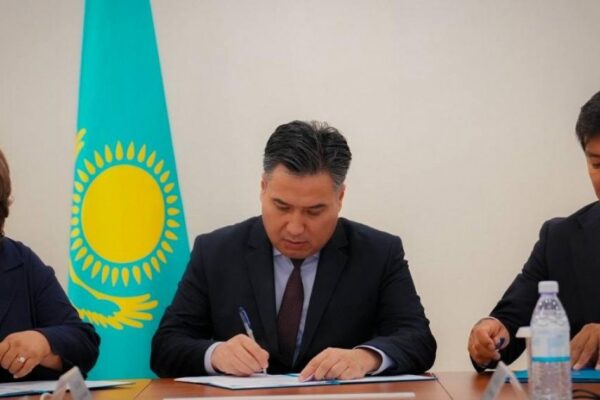 Әйел курьерлерге әлеуметтік қолдау: үшжақты меморандум жасалды