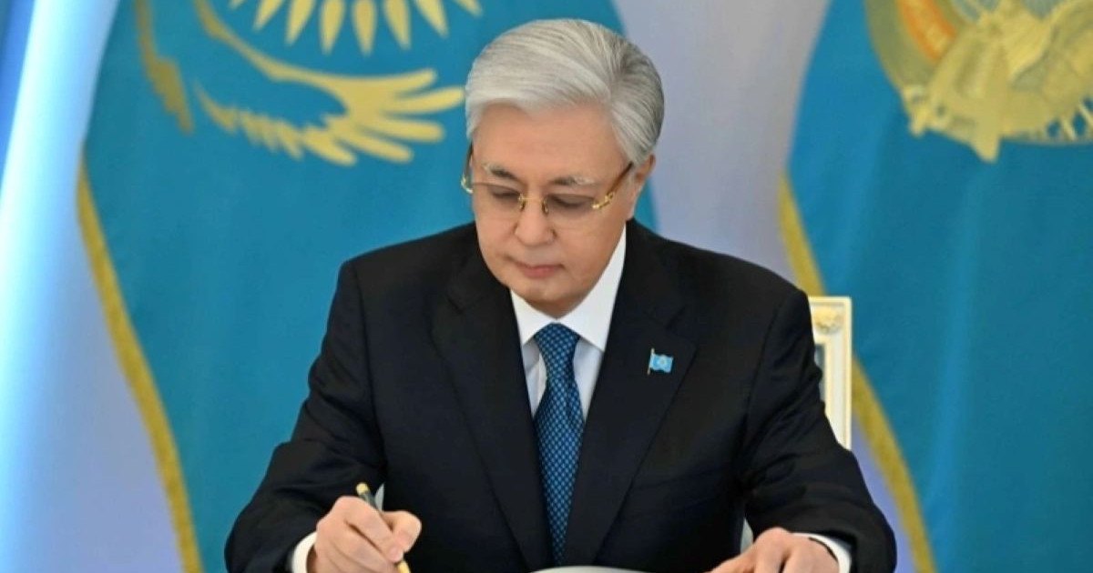 Президент Құрылтайдың алғашқы сессиясын шақыру туралы Жарлыққа қол қойды
