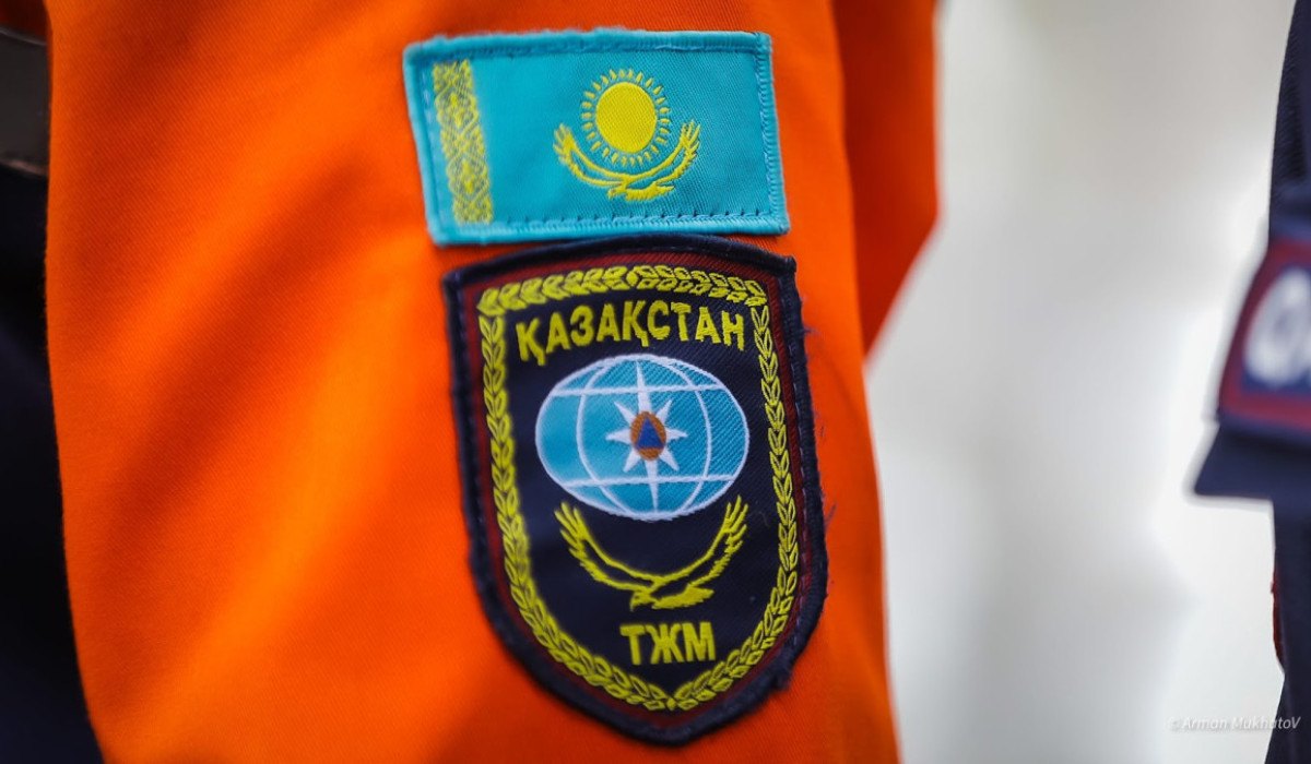 Ескелді ауданында өзеннен өте алмай қалған екі адамды құтқарушылар алып шықты