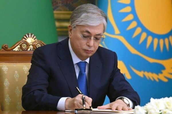 Президент Вице-президент өкілеттіктерін айқындайтын жарлыққа қол қойды