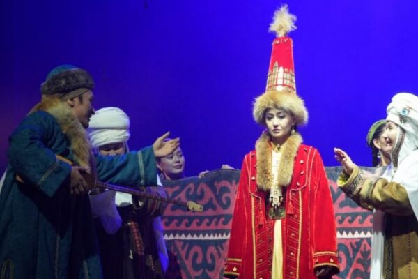 Қалибек Қуанышбаев театры жаңа маусымды «Қарагөзбен» ашты