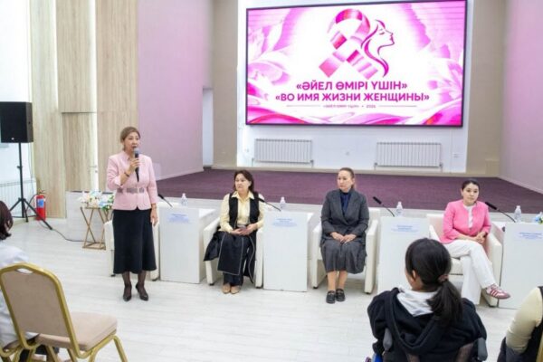 Атырау студенттеріне сүт безі қатерлі ісігі туралы ақпарат берілді