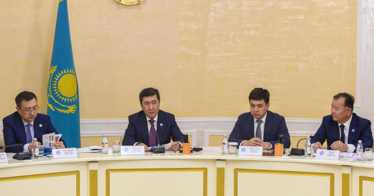 Ерлан Қошанов Батыс Қазақстанда қоғамдық институттармен кездесті