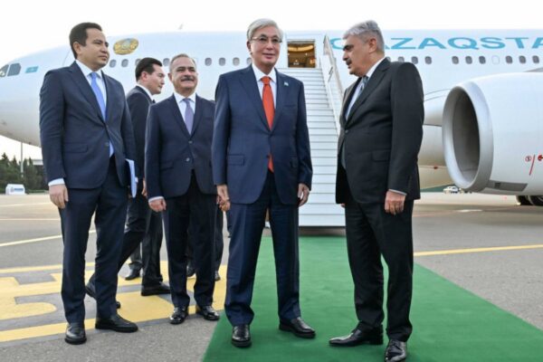 Тоқаев АӨСШК 7-саммитіне қатысу үшін Бакуге барды
